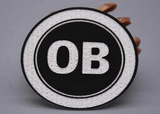 Giysiler için Siyah Silikon Logolu Beyaz Tatami Kumaş Baskılı Etiketler