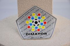 5 Renkli Aşağı Ceket 0.4mm Silikon Etiketler Dokuma Kumaş Üzerinde