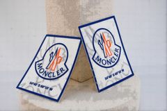 4 Renkli 0,5 mm Ekran Baskılı Etiketler Şeffaf TPU Giysi İçin