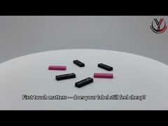 Neden Çıkıntılı PVC Kauçuk Etiket Silikon Yüksek Tişört Etiketi Düz Renk Ayrımcılığı