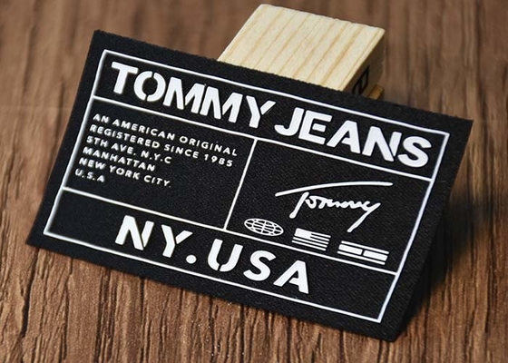 Giysiler İçin Özel Silikon Logolar Dokuma Kumaş Etiketleri Yazdırma